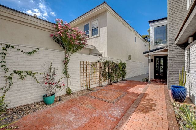 828 Vegas Valley Drive, Las Vegas, NV 89109