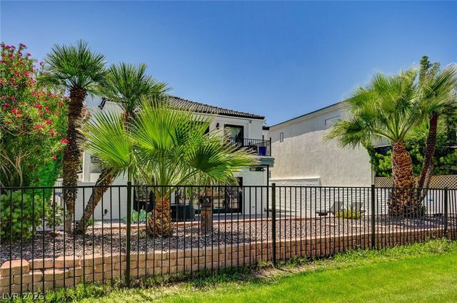 828 Vegas Valley Drive, Las Vegas, NV 89109