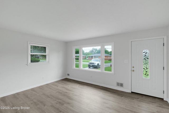 2319 Ecton Ln, Louisville, KY 40216