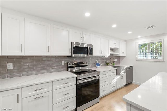 503 Broad AVE S 503, Naples, FL 34102