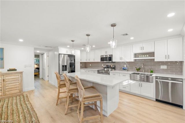 503 Broad AVE S 503, Naples, FL 34102