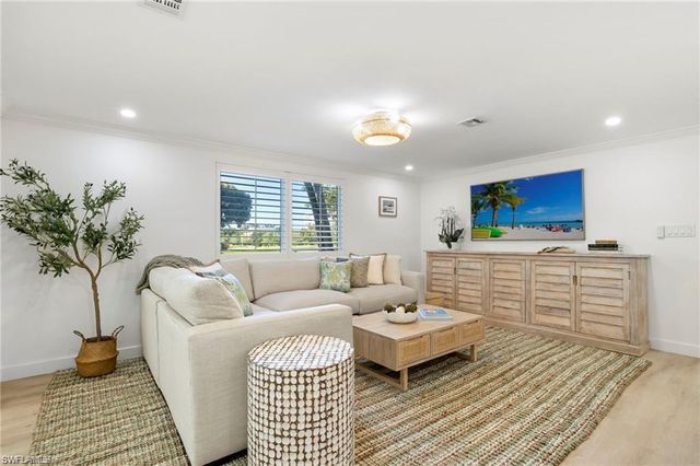 503 Broad AVE S 503, Naples, FL 34102