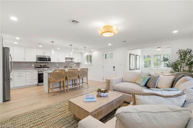 503 Broad AVE S 503, Naples, FL 34102