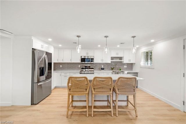 503 Broad AVE S 503, Naples, FL 34102