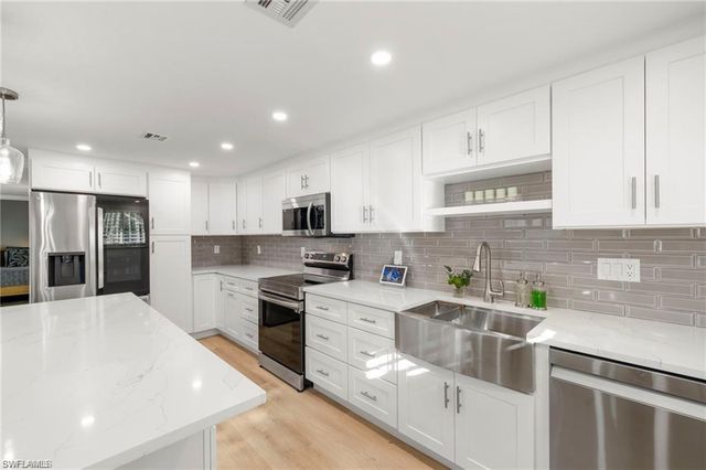 503 Broad AVE S 503, Naples, FL 34102