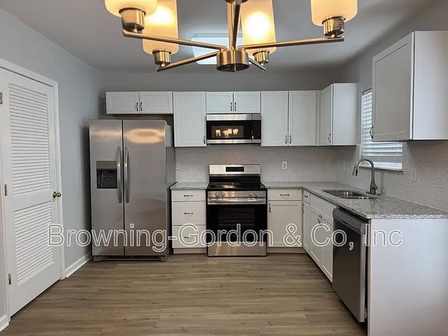 7470 Charlotte Pike Apt 3, Nashville, TN 37209