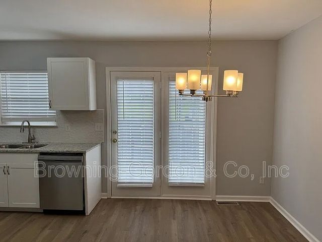 7470 Charlotte Pike Apt 3, Nashville, TN 37209
