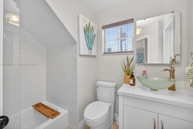 15000 SW 45th Ln, Miami, FL 33185