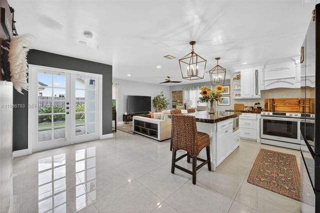 15000 SW 45th Ln, Miami, FL 33185