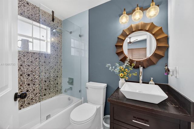 15000 SW 45th Ln, Miami, FL 33185