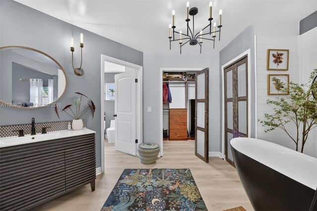 15000 SW 45th Ln, Miami, FL 33185