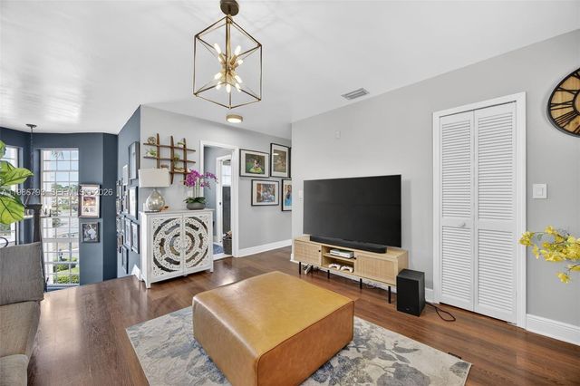 15000 SW 45th Ln, Miami, FL 33185