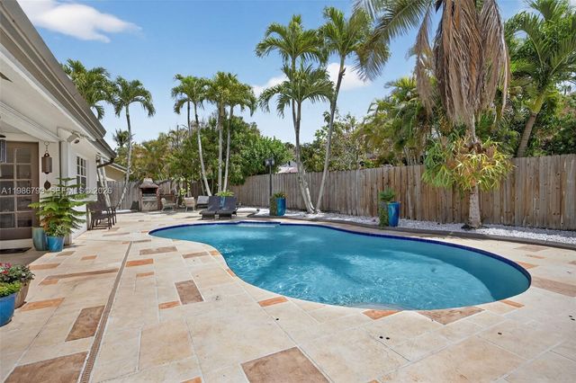 15000 SW 45th Ln, Miami, FL 33185