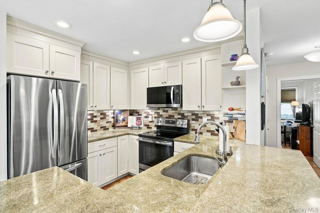 45 Jefferson Oval G, Yorktown Heights, NY 10598 — photo 3
