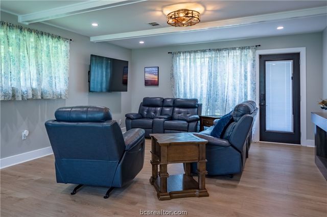 15 Golfclub Drive, Hilltop Lakes, TX 77871