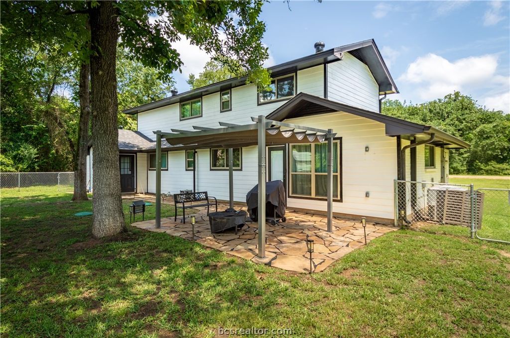 15 Golfclub Drive, Hilltop Lakes, TX 77871 — photo 2