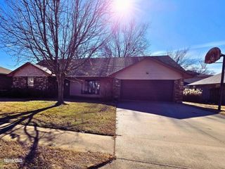2512 N Briar Ridge Road, Ponca City, OK 74604