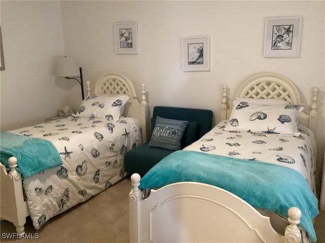 782 Eagle Creek DR 202, Naples, FL 34113