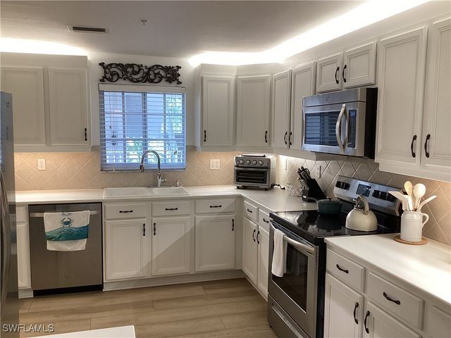 782 Eagle Creek DR 202, Naples, FL 34113