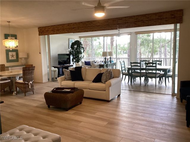 782 Eagle Creek DR 202, Naples, FL 34113