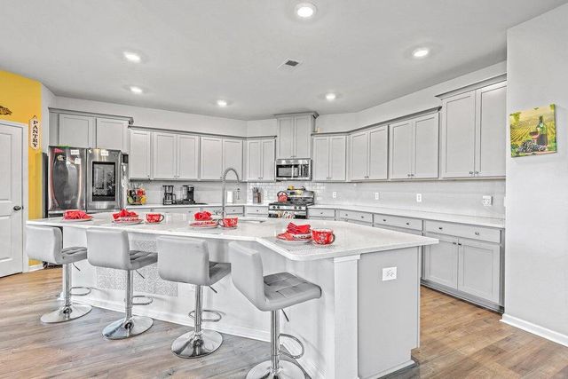 610 Squire Pope Road, Summerville, SC 29486