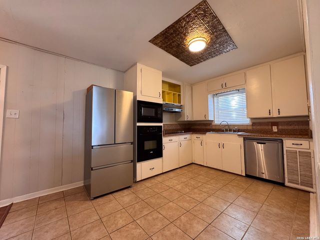 325 Hickman, Boerne, TX 78006