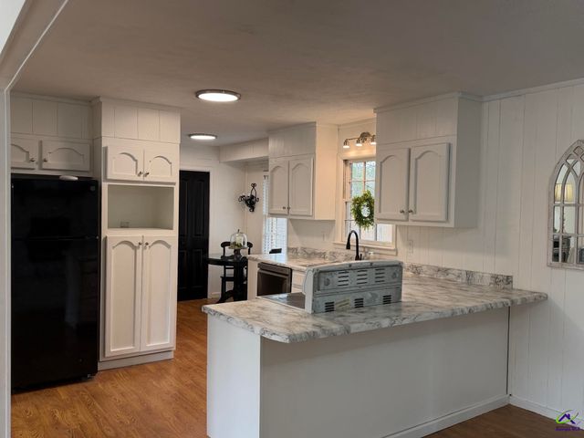 229 W Peter St, Cochran, GA 31014