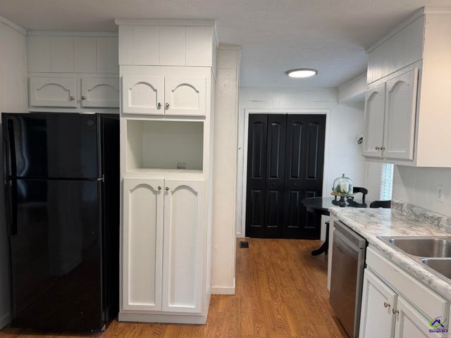 229 W Peter St, Cochran, GA 31014