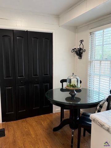 229 W Peter St, Cochran, GA 31014