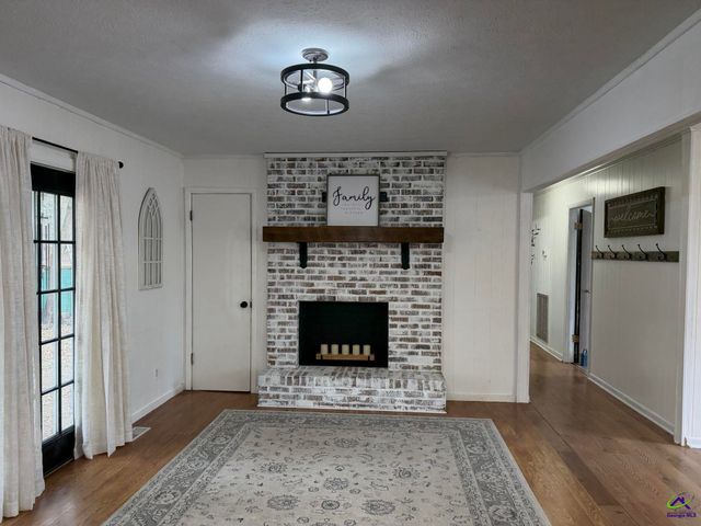 229 W Peter St, Cochran, GA 31014