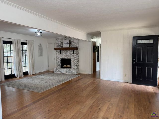 229 W Peter St, Cochran, GA 31014