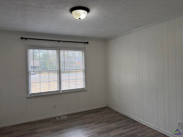 229 W Peter St, Cochran, GA 31014