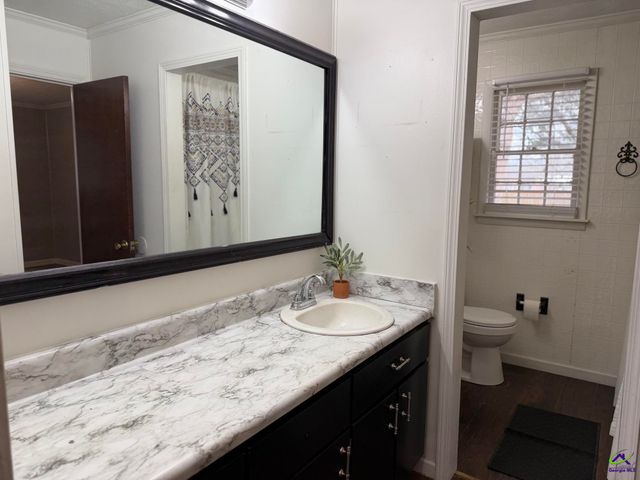 229 W Peter St, Cochran, GA 31014