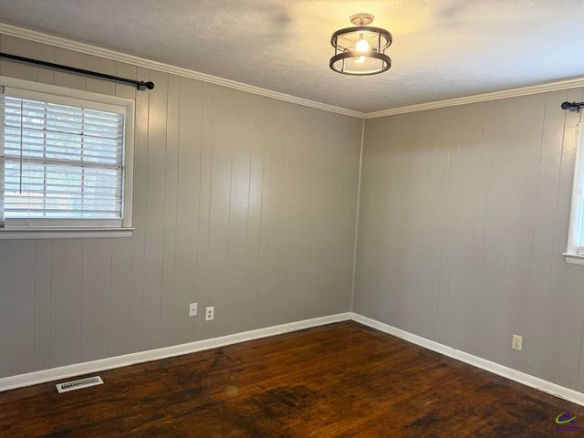 229 W Peter St, Cochran, GA 31014