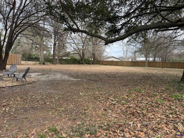 229 W Peter St, Cochran, GA 31014