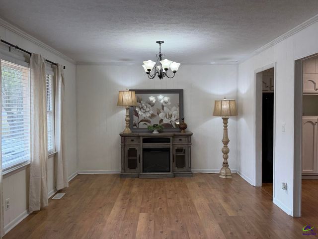 229 W Peter St, Cochran, GA 31014