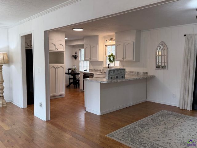 229 W Peter St, Cochran, GA 31014