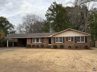 229 W Peter St, Cochran, GA 31014