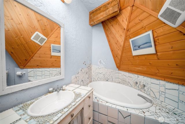 12 SE Oyster Beach Road, Shelton, WA 98584