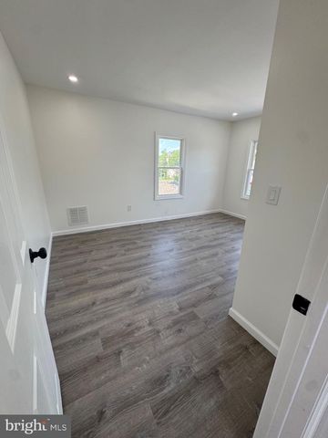 3 N GROVE AVE, National Park, NJ 08063