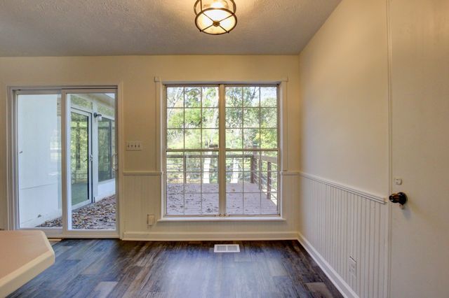 1707 Broadripple Dr, Clarksville, TN 37042