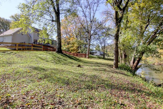 1707 Broadripple Dr, Clarksville, TN 37042