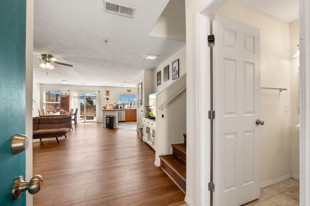 3038 MORRISSEY Street SW, Albuquerque, NM 87121