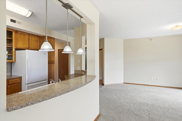 2550 38th Avenue NE 213, Saint Anthony, MN 55421