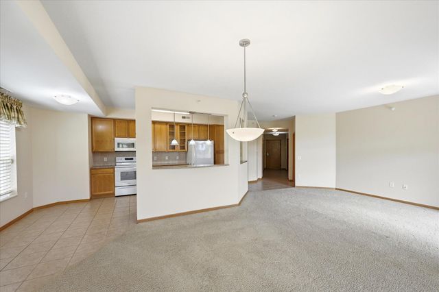 2550 38th Avenue NE 213, Saint Anthony, MN 55421