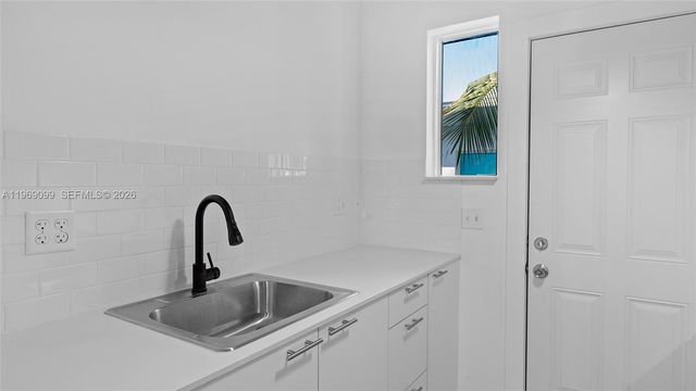 1561 Jefferson Avenue, Miami Beach, FL 33139