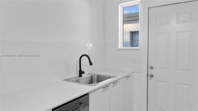 1561 Jefferson Avenue, Miami Beach, FL 33139