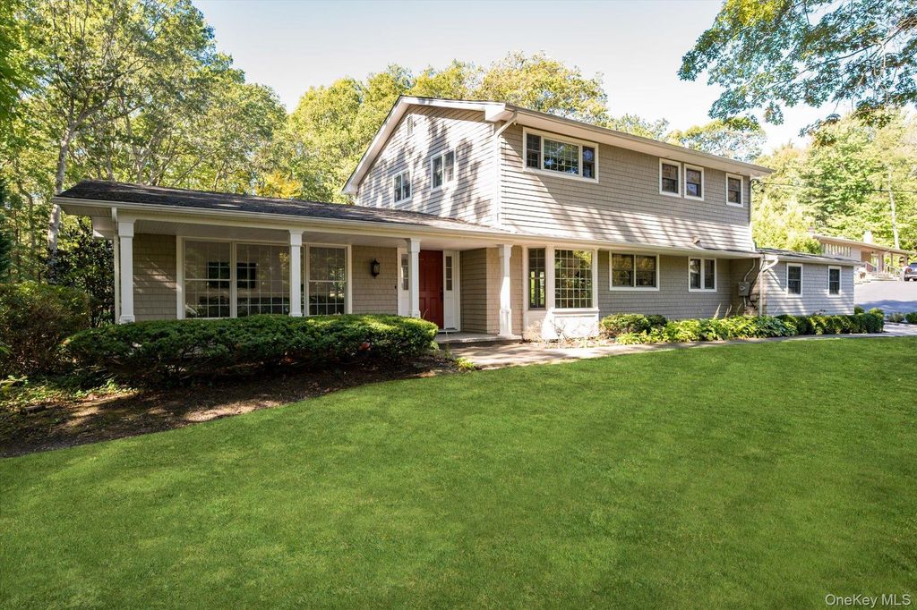 16 Tuxedo Drive, Melville, NY 11747