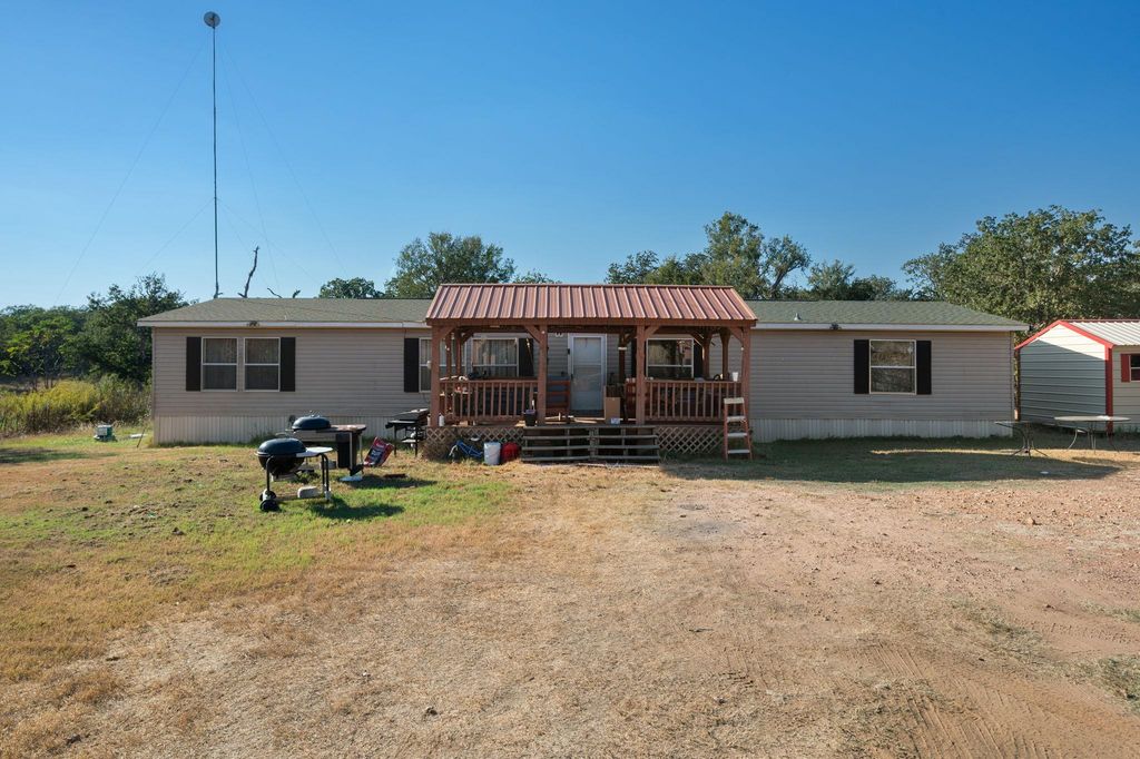 1672 Fm 2104, Paige, TX 78659