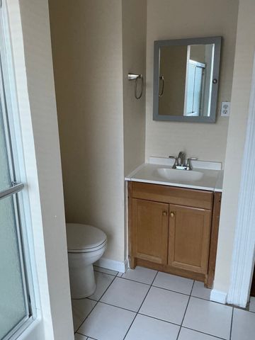 3 Glidden Ave 3, Lowell, MA 01851
